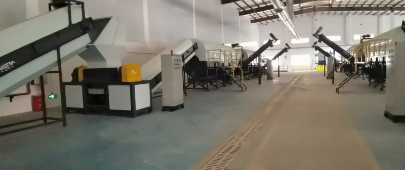 供應聚乙烯塑料破碎清洗回收生產線_HDPE廢舊藍桶破碎清洗生產線