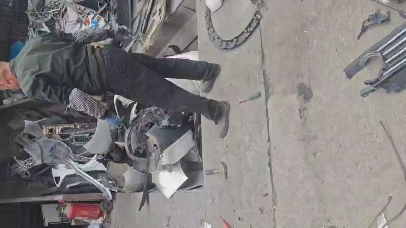 供應保險杠和內飾